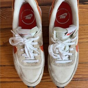 WOMEN'S NIKE WAFFLE DEBUT VINTAGE RUNNING SHOES